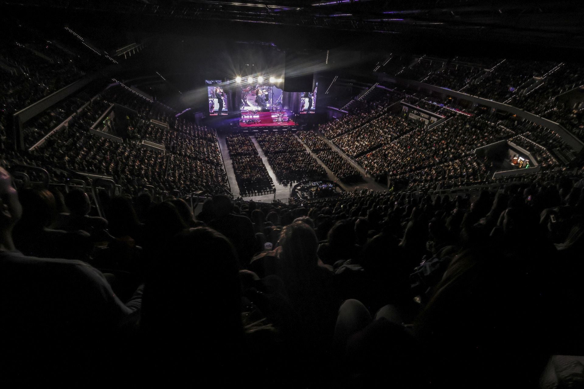 FOTOS | Bisbal llena de Navidad el Roig Arena