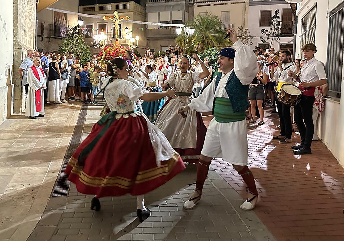 Imagen principal - Espectáculos, una nutrida biblioteca y una información turística detallada en el museo, que figura en el catalogo de la Generalitat, atractivos que ofrece Potries.