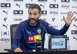 Carlos Corberán, en rueda de prensa.