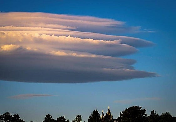 Imagen de archivo de una nube lenticular.