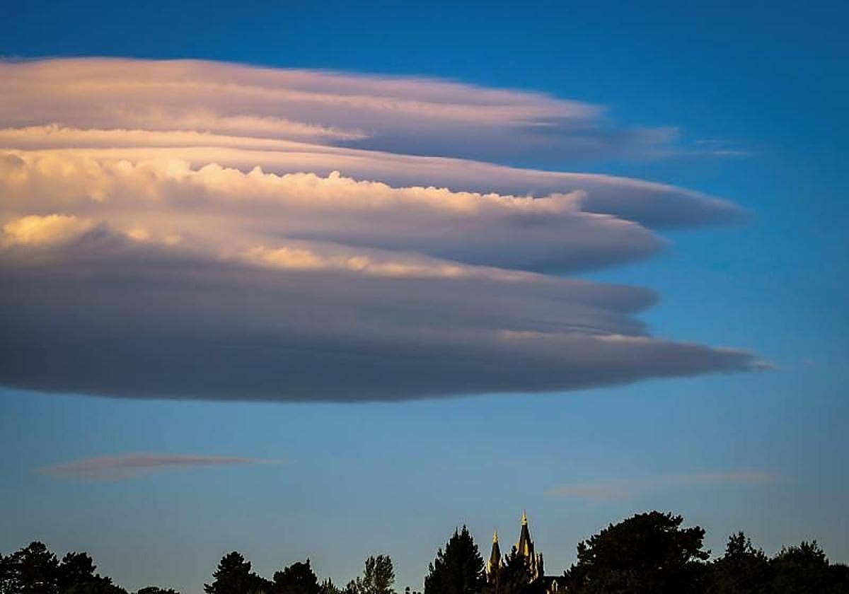 Imagen de archivo de una nube lenticular.