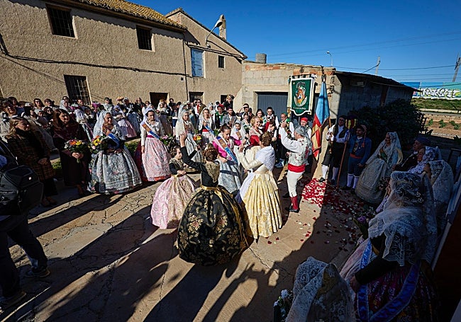 Dançà en honor a la reina de la fiesta.