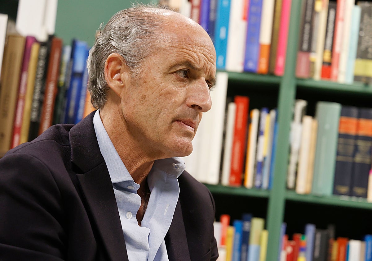 Camps aconseja a Mazón que haga el Camino de Santiago tras su salida del Palau