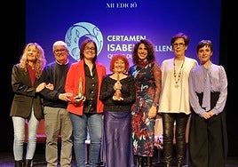 La alcaldesa Mora, tercera por la derecha, en la foto de familia de la gala.