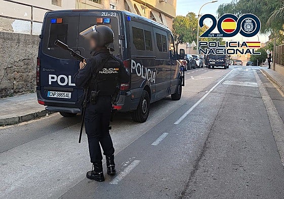 Uno de los agentes que participó en los registros.