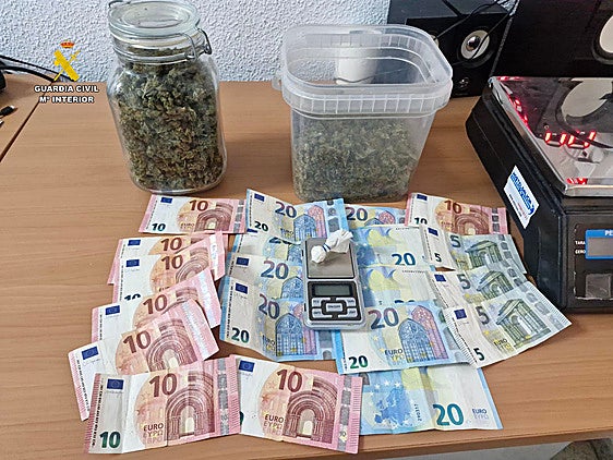 Desarticulan un punto de venta de estupefacientes en Piles