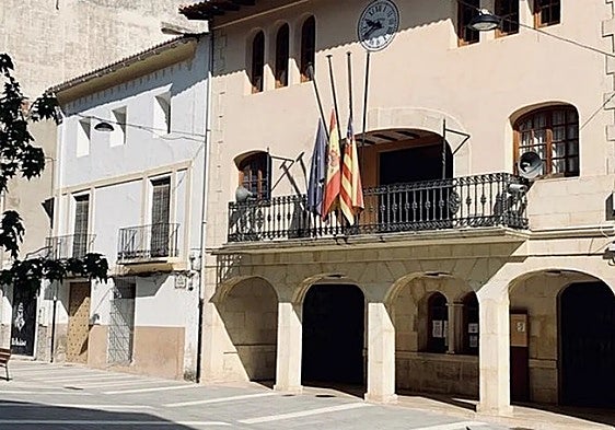 El gobierno de Vallada afirma que consolida su recuperación económica después de «encauzar» la deuda de 28 millones heredada