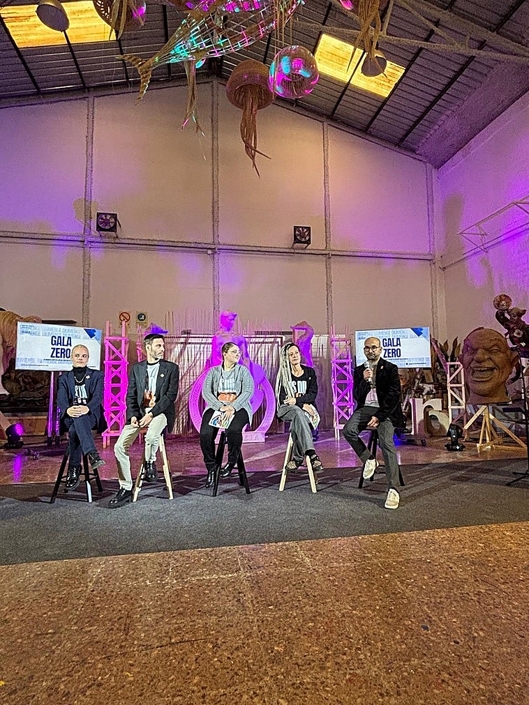 El gremio de artistas falleros registra en la oficina de Patentes y Marcas los nombres de Regino Mas y Salvador Gimeno y crea unos premios homenaje