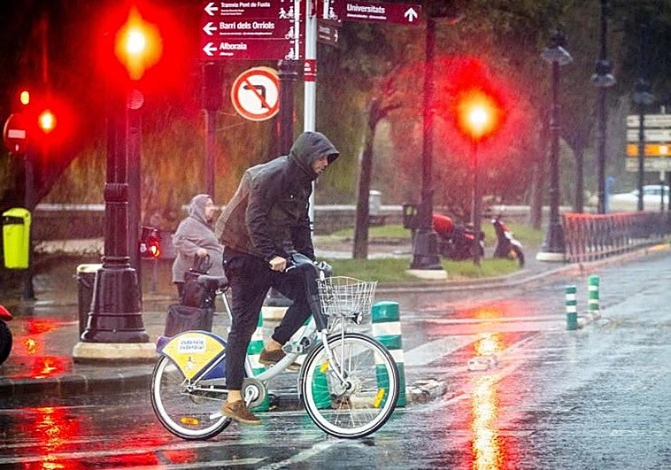 Alerta por lluvias en la Comunitat: las localidades donde más llueve este domingo