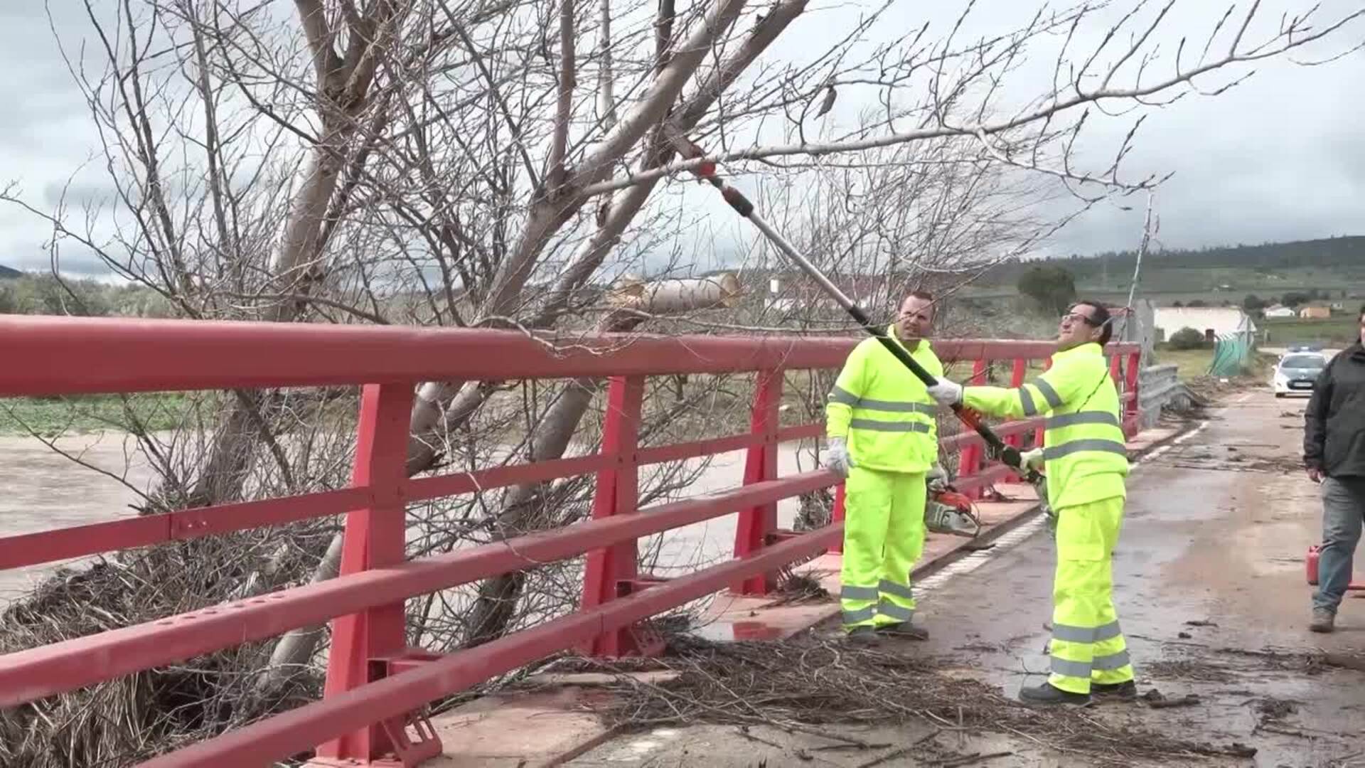 Tres desaparecidos en Andalucía, suspensión de clases y carreteras cortadas por el temporal