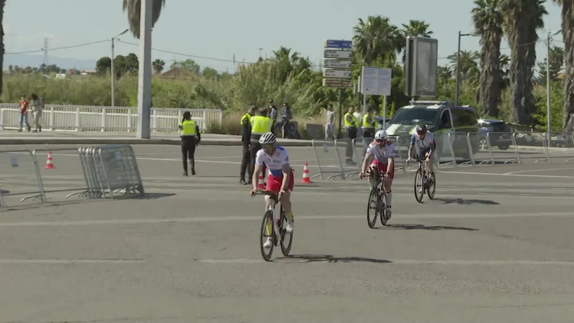 Los primeros clasificados españoles de la Ironman 70.3 Valencia: "La familia siempre está"