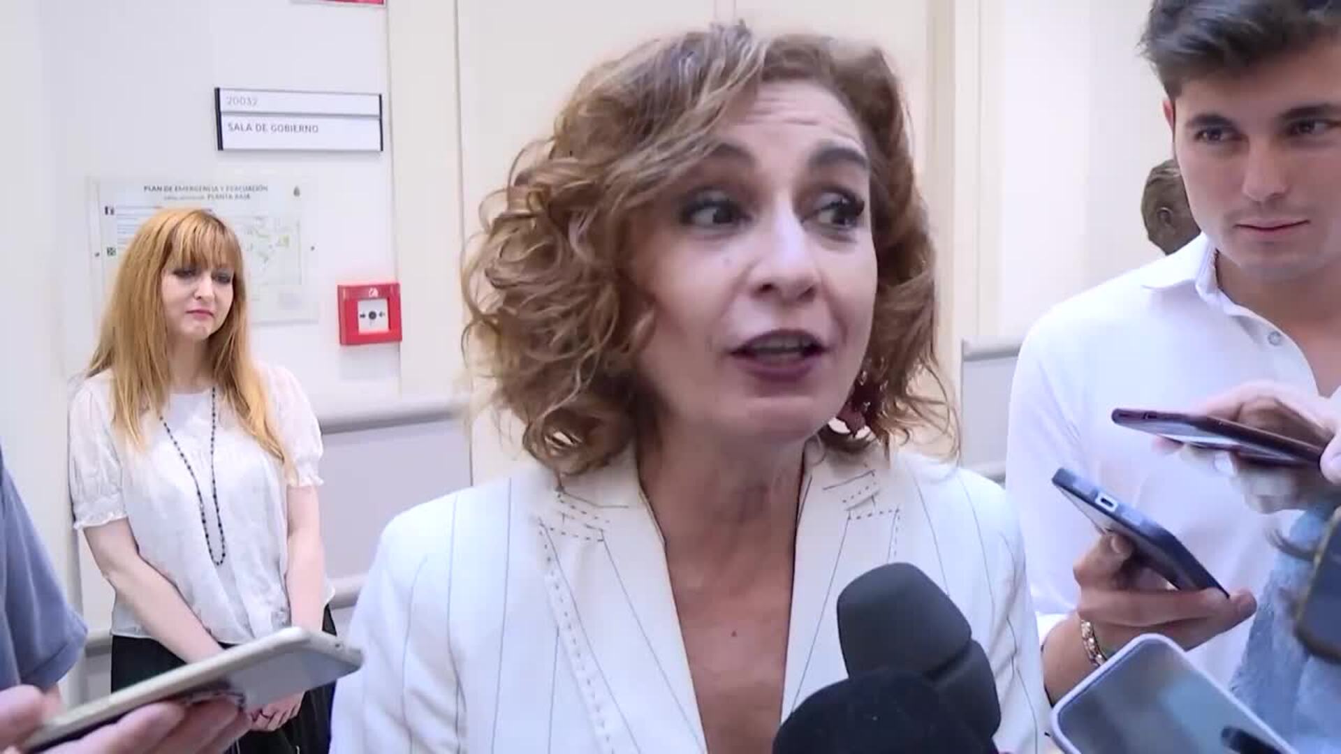 Montero dice que el Gobierno actuará si la UCO señala procedimientos irregulares