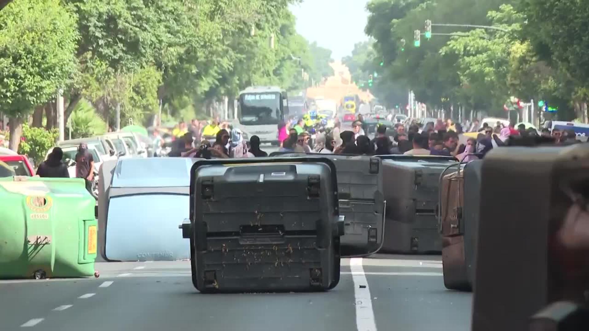 Trabajadores del metal en huelga se manifiestan por la avenida ...