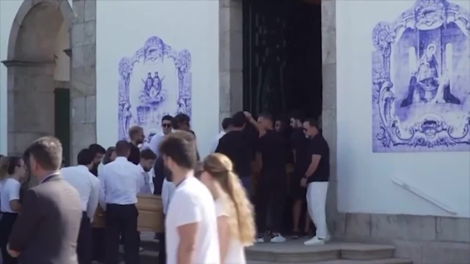 La emoción, el dolor y el cariño inundan el funeral de Diogo Jota y André Silva
