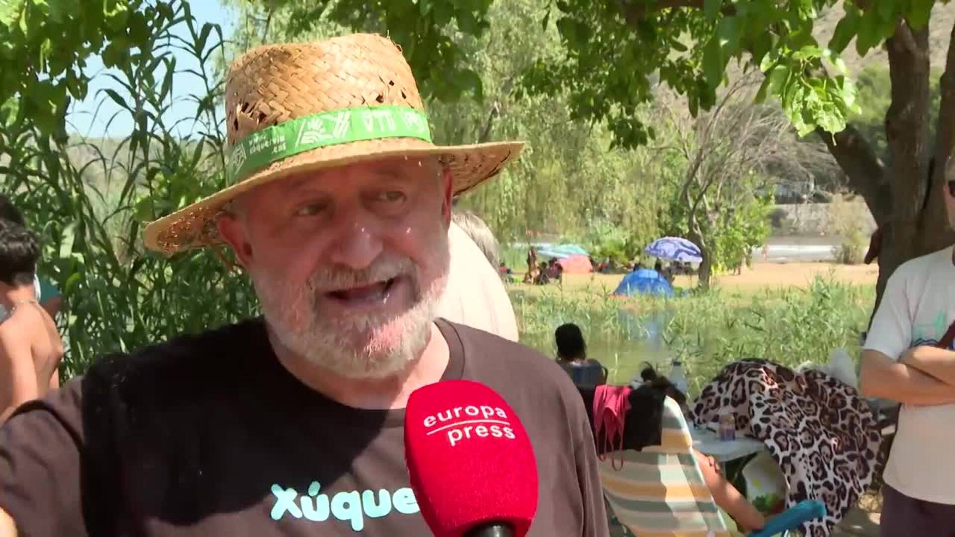 Xúquer Viu se baña en Antella para exigir que los ríos tengan caudal y agua de calidad