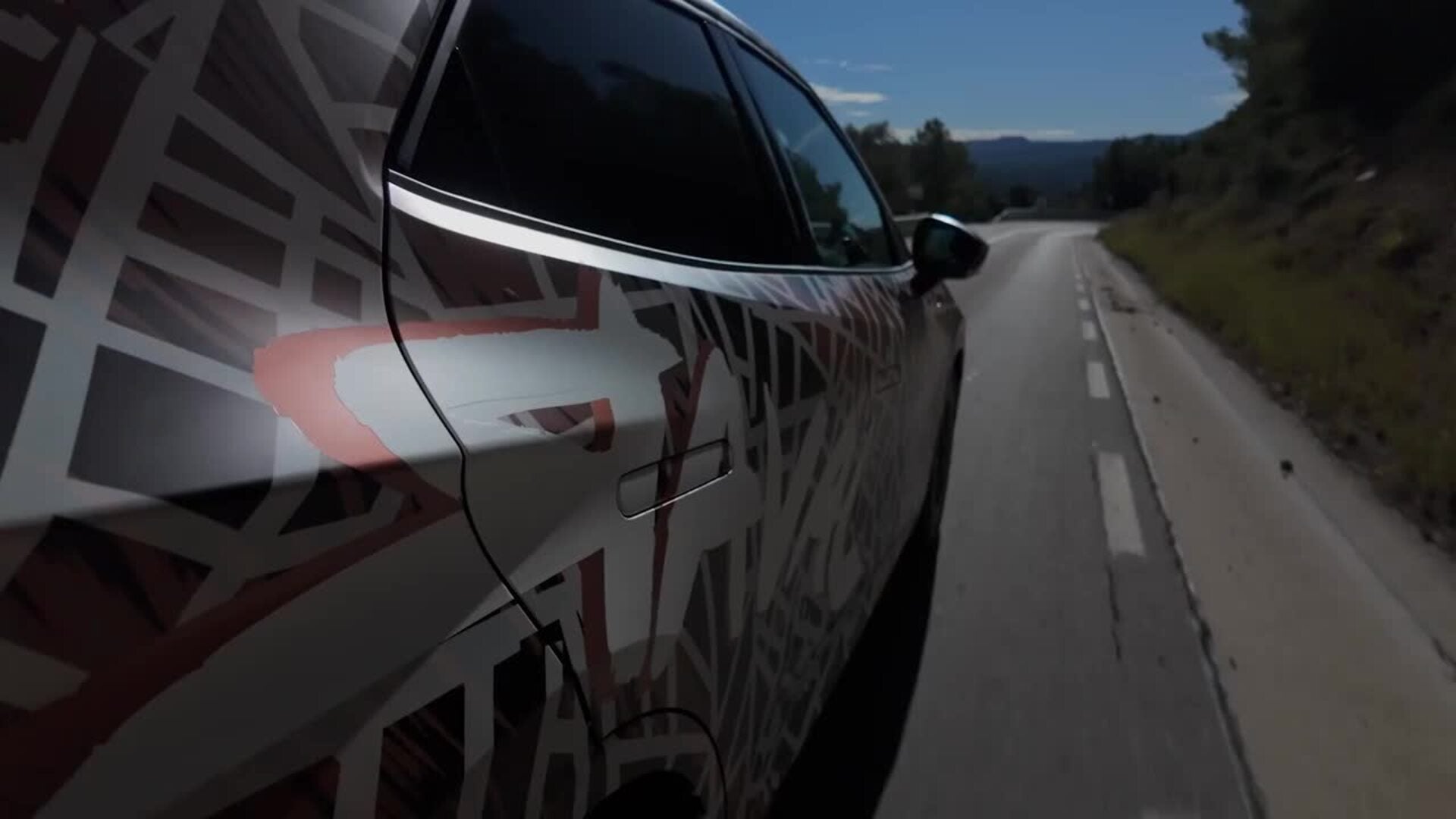 CUPRA desvela un adelanto del Raval, su primer vehículo 100% eléctrico fabricado en España