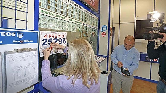 Hacienda quiere investigar la 'suerte' de las empresas en la Lotería de Navidad tras detectar que el cobro de premios se ha disparado un 4.300%