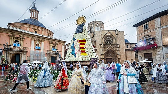 Estas son las calles de entrada y los colores de los ramos de las fallas para la Ofrenda en Valencia 2026