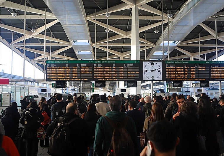 Retrasos de hasta media hora y nervios en Joaquín Sorolla por la huelga de maquinistas