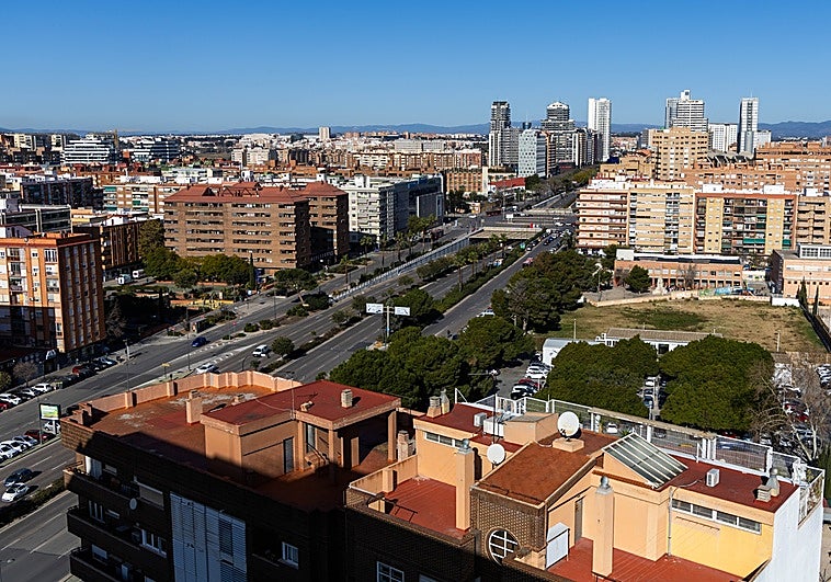 El Colegio de Arquitectos reclama facilidades para construir en los solares de las ciudades y para edificar vivienda pública