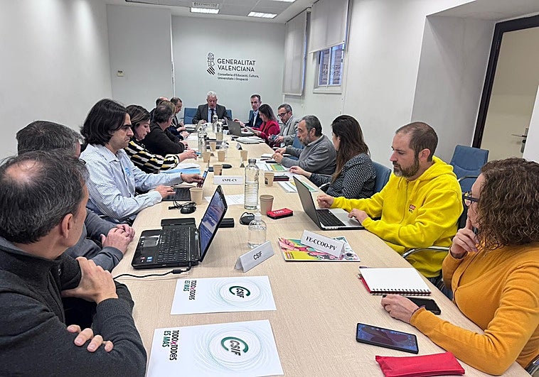Educación negociará la subida salarial y otras mejoras laborales para el profesorado a partir de marzo