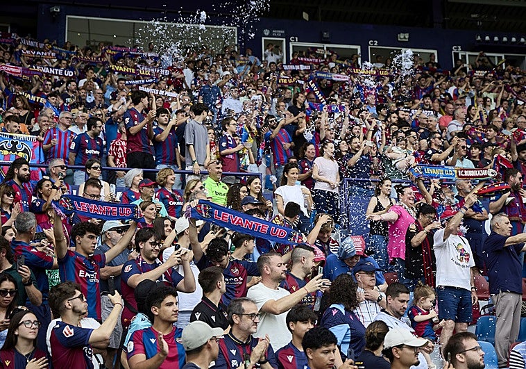 El Levante espera registrar la mejor entrada de la temporada y rozar el lleno en el derbi