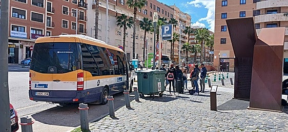 Las obras en varias infraestructuras obligan a modificar los horarios en el transporte alternativo de la línea ferroviaria Xàtiva-Alcoi