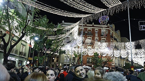 Premios de las calles iluminadas en Valencia y horarios de encendido en las Fallas 2026