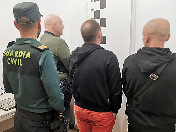Detenidos en Calp tres hombres de una banda especializada en robos a personas mayores