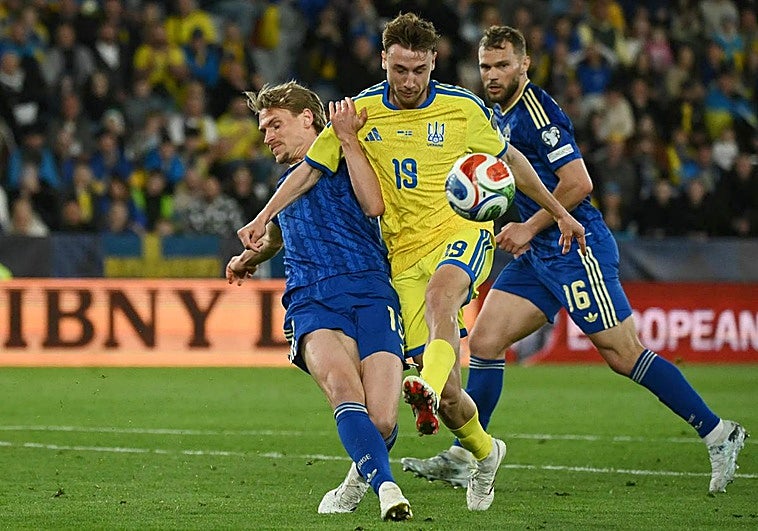 Ucrania se queda sin billete para el Mundial en un Ciutat de València teñido de azul y amarillo