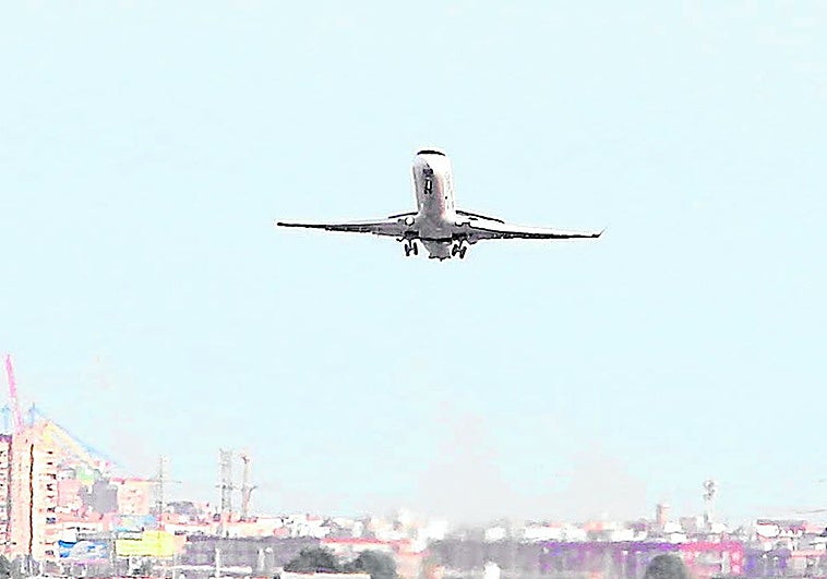 El aeropuerto de Manises operará 129 vuelos más esta Semana Santa con la ampliación pendiente