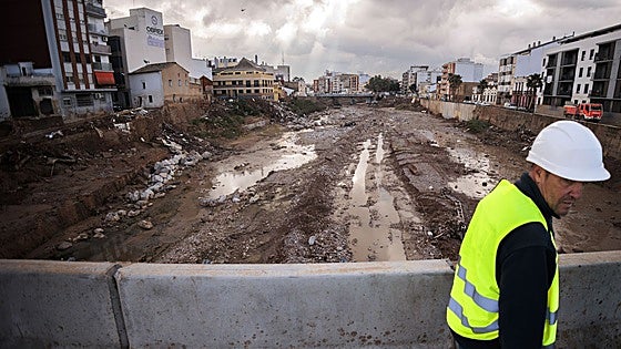 Un jefe de los Bomberos a la jueza: «En el riu Sec, el agua bajaba con tanta fuerza que se llevó las escalas»