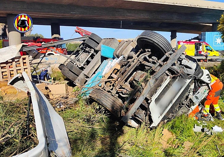 Un camionero muere en un accidente de tráfico en la V-31 a la altura de Silla