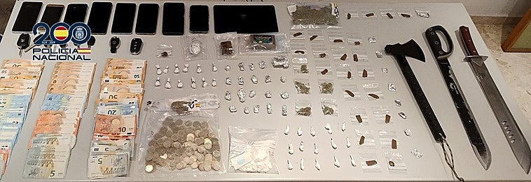 La Policía desarticula una banda dedicada a la venta de droga que operaba en el barrio de l'Alquerieta en Alzira