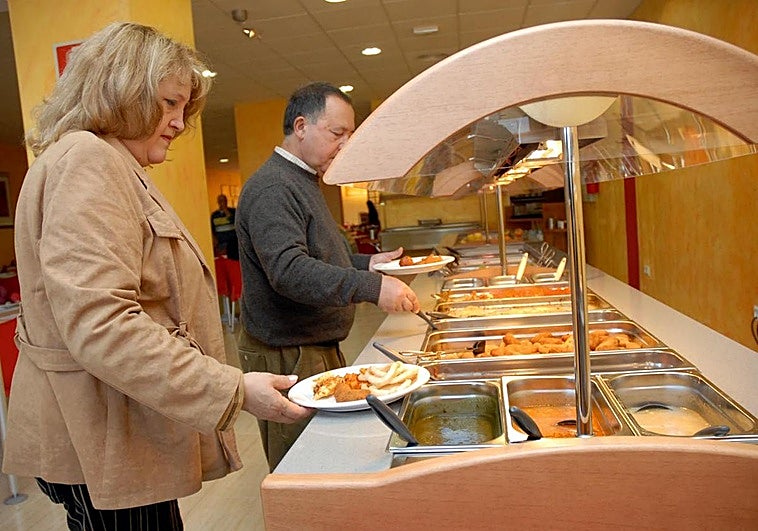 Los locales de restauración que quedan exentos de ofrecer un 'tupper' gratis a los clientes para las sobras