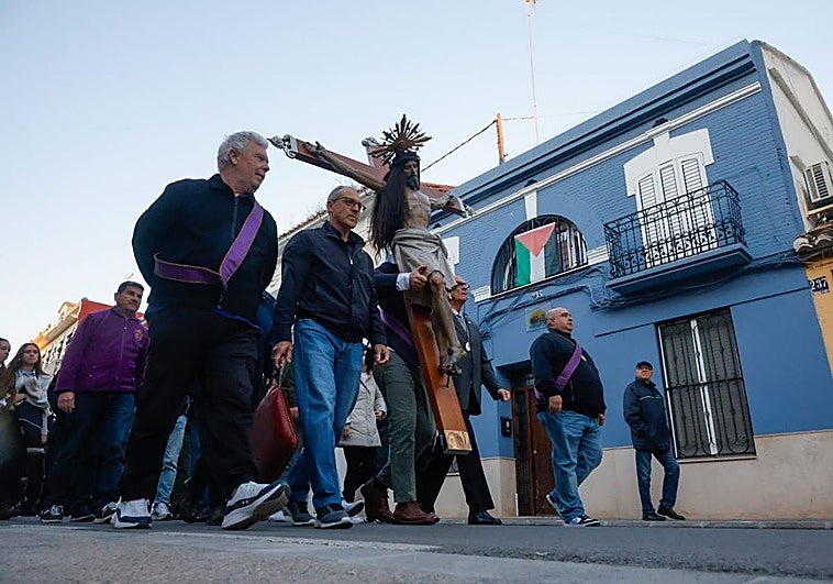 El Marítimo amanece con el encuentro de sus cristos más venerados