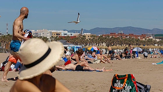 Lleno en el centro y en las playas de Valencia