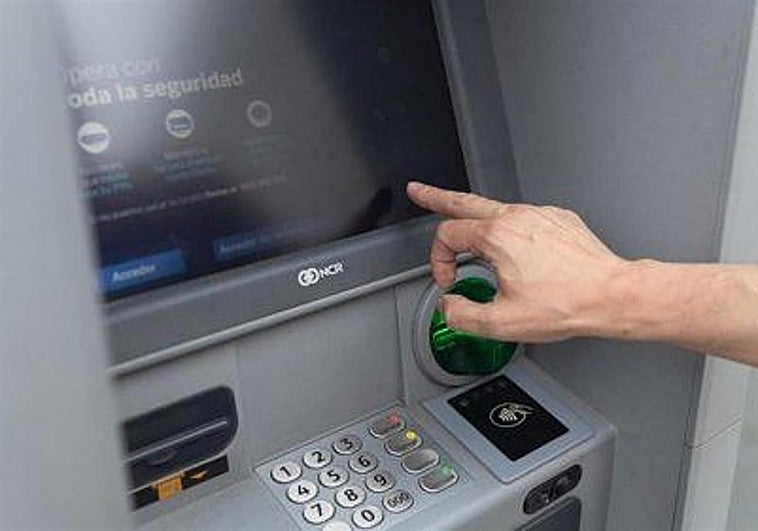 Detenida una cuidadora que retiró 40.000 euros en metálico de la anciana dependiente que cuidaba en Valencia