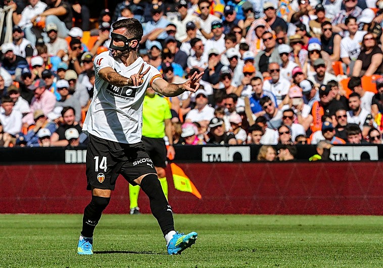 Gayà: «Nosotros tenemos que darles alegrías a la afición valencianista, no pedirles»