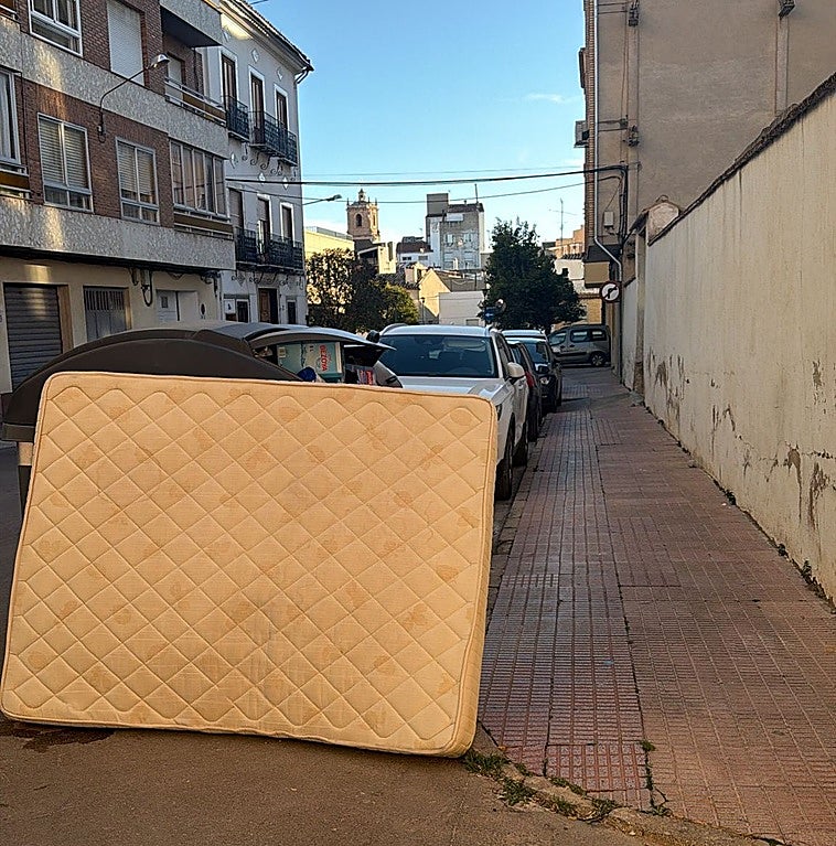 Utiel denuncia la presencia de vertidos incontrolados en las calles