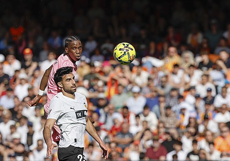 Comert presiona al Valencia CF con su renovación