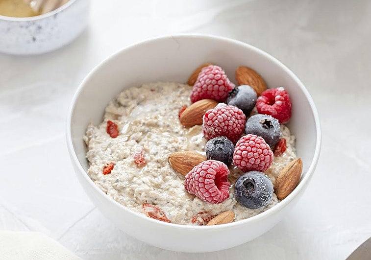 La merienda cargada de fibra y antioxidantes que ayuda a bajar el colesterol y mantener el vientre plano