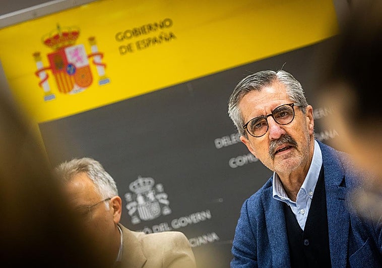 La Audiencia ordena reabrir la investigación sobre el titulo falso del excomisionado del Gobierno José María Ángel