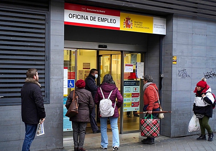 El SEPE confirma: si te despiden estando de baja médica, consumes paro hasta que te den el alta