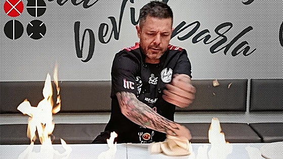 Así se prepara un campeón mundial de pizzas acrobáticas