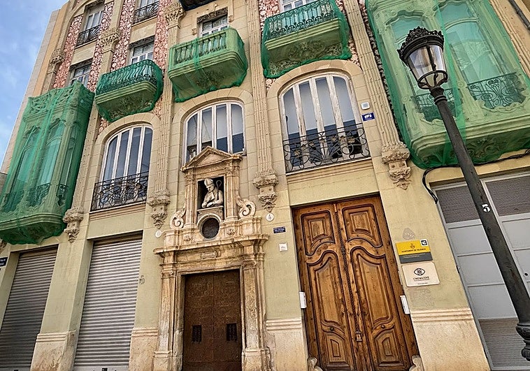 Unos desprendimientos urgen al Ayuntamiento a rehabilitar la Casa del Punto de Gancho