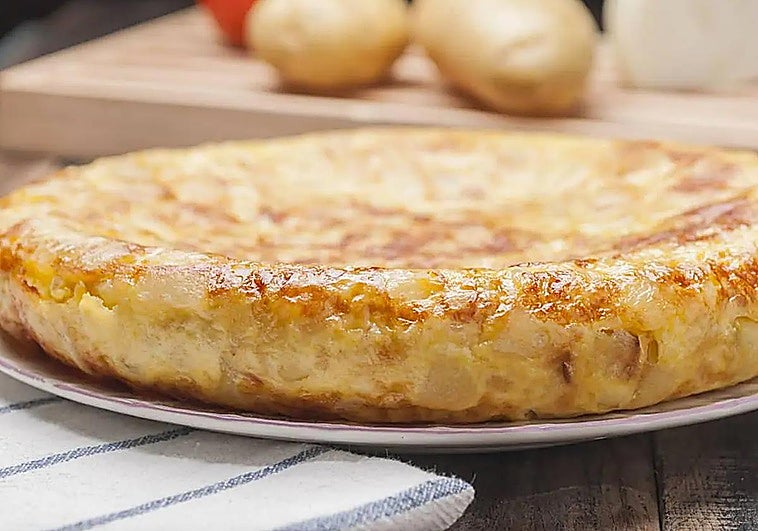 El truco de un cocinero para que no se pegue la tortilla en la sartén, aunque no sea nueva