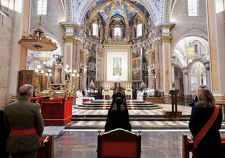 Valencia celebra la fiesta que le debía a Sant Vicent un año después del apagón
