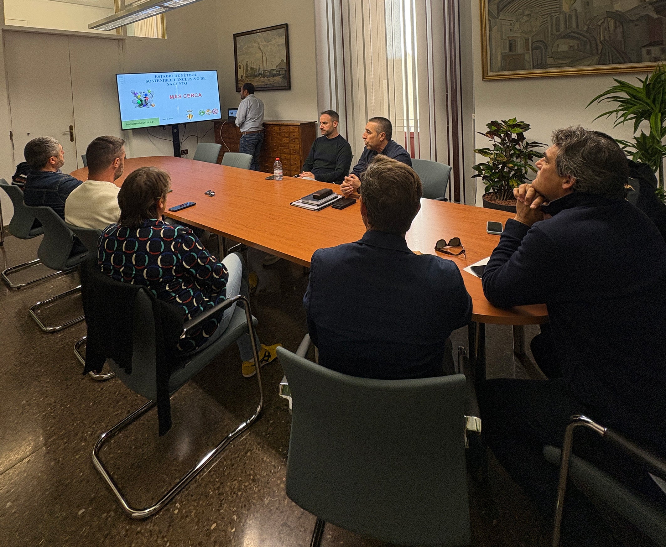 Sagunto presenta su futuro estadio de fútbol a los grupos municipales