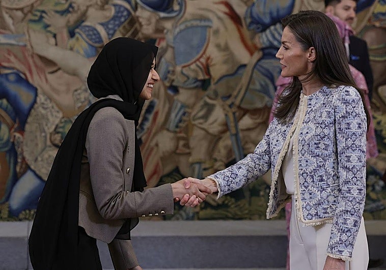 La Reina Letizia recupera su chaqueta de Mango más viral